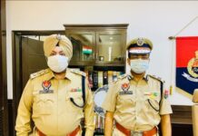 सरदार वरंजित सिंह सोढ़ी जी को ACP की प्रमोशन मिलने पर बहुत-बहुत बधाई कमिश्नर श्री राकेश अग्रवाल ACP वरंजित सिंह को बधाई देते हुए