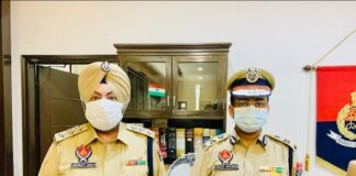 सरदार वरंजित सिंह सोढ़ी जी को ACP की प्रमोशन मिलने पर बहुत-बहुत बधाई कमिश्नर श्री राकेश अग्रवाल ACP वरंजित सिंह को बधाई देते हुए