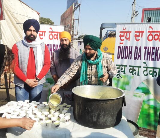 गुरदीप सिंह गोशा जी ने सिंधु बॉर्डर पर जाकर लगाया दूध का ठेका