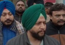 ਯੂਥ ਅਕਾਲੀ ਦਲ ਪ੍ਰਧਾਨ ਗੁਰਦੀਪ ਗੋਸ਼ਾ, ਪ੍ਰਭਜੋਤ ਧਾਲੀਵਾਲ ਤੇ ਬਰਜਿੰਦਰ ਸਿੰਘ ਲੋਪੋ ਨੇ ਡੀਸੀ ਦਫਤਰ ਦਿੱਤਾ ਮੰਗ ਪੱਤਰ