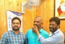 ਲਵ ਦਰਾਵਿੜ ਦੁਆਰਾ ਸ਼ਾਖਾ ਪ੍ੰਧਾਨ ਲਗਣ ਤੇ ਹੀਰਾ ਗਿੱਲ ਨੂ ਵਿਜੈ ਦਾਨਵ ਦੀ ਅਗਵਾਈ ਵਿਚ ਮੁਬਾਰਕਾ ਦਿਤੀਆਂ