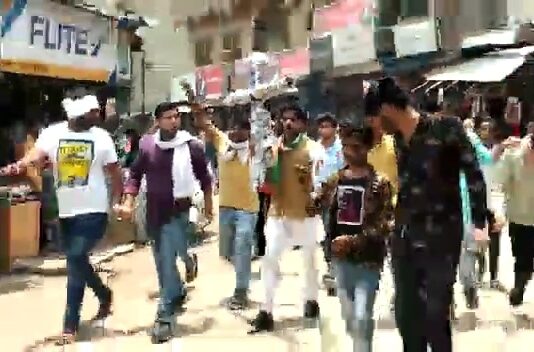 कांग्रेस का भाजपा पर हमला, पेट्रोल डीजल की महंगाई पर युवक कांग्रेस ने प्रधानमंत्री का फूंका पुतला