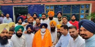 ਯੂਥ ਅਕਾਲੀ ਦਲ ਦੇ ਨਾਲ ਪਾਰਟੀ ਪ੍ਰਧਾਨ ਸੁਖਬੀਰ ਸਿੰਘ ਬਾਦਲ ਨੇ ਕੀਤੀ ਮੀਟਿੰਗ, ਯੂਥ ਵਰਕਰਾਂ ਨੇ ਪਾਰਟੀ ਪ੍ਰਧਾਨ ਕੀਤਾ ਸਨਮਾਨ