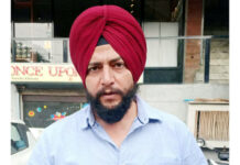 ਨਕਲੀ ਮੁੱਖ ਮੰਤਰੀ ਚੰਨੀ ਦੇ ਨਾਲ ਰਿਕਸ਼ਾ ਰੇਸ ਲਗਾ ਕੇ ਪ੍ਰਦਰਸ਼ਨ ਕੀਤਾ ਗਿਆ, ਰਾਕਟ ਸਾਇੰਸ ਦੇ ਯੁੱਗ ਵਿਚ ਚੰਨੀ ਰਿਕਸ਼ਾ ਮੰਜੀ ਬੁਣਨ ਵੱਲ ਲੇ ਕੇ ਜਾ ਰਿਹਾ :ਗੋਸ਼ਾ