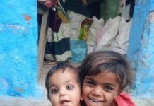 5 साल की बेटी को खेत में मार कर डाला