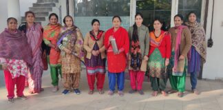 गंदे साबुन के झाग वाले बदबूदार पानी की सप्लाई से दशमेश नगर वासी गंदा बदबू वाला पानी की सप्लाई आने से लोग परेशान –उपभोक्ता पर टैंकरो को खरीदने का पडा अतिरिक्त बोझ ।