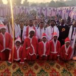 नयागांव क्षेत्र में(पास्टरस एसोसिएशन नयागांव।) मसीही समाज की ओर से क्रिसमस से पूर्व प्रभु यीशु मसीह का जन्मदिन मनाते हुए ढोल नगाड़ों के साथ शोभायात्रा निकाली गई ।