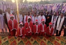 नयागांव क्षेत्र में(पास्टरस एसोसिएशन नयागांव।) मसीही समाज की ओर से क्रिसमस से पूर्व प्रभु यीशु मसीह का जन्मदिन मनाते हुए ढोल नगाड़ों के साथ शोभायात्रा निकाली गई ।