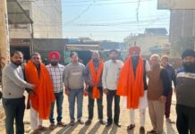 विकास नगर वार्ड नम्बर-1 मे कच्ची गली को पक्का करने का र्काय शुरू ।