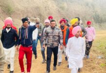 पंजाब कैबिनेट मंत्री अनमोल गगन मान के भाई नवदीप सिंह गोल्डी ने गांव मसोल का किया दौरा- बच्चों को खेल किट बांटी ।