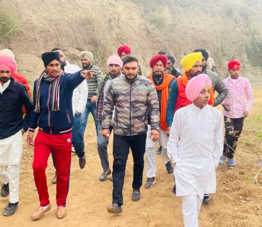 पंजाब कैबिनेट मंत्री अनमोल गगन मान के भाई नवदीप सिंह गोल्डी ने गांव मसोल का किया दौरा- बच्चों को खेल किट बांटी ।