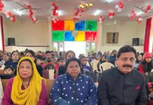 नयागांव के क्रिस्ट दी किंग चर्च मे क्रिसमिस का पर्व बडे उत्साह से मनाया गया ।