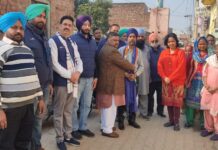 भाजपा मोहाली जिला के एस सी मोर्चा के अध्यक्ष प्रमोद कुमार ने बलदेव सिंह लाडी को सिरोपा डालकर जिला महासचिव बनाया ।