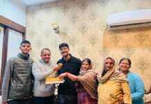 बेटे कमल चौधरी की सफलता पर घर में खुशी की लहर है। गांव जयंती माजरी के कमल चौधरी ने हरियाणा सिविल सर्विसेज में पहला स्थान हासिल किया है। कमल की बहन ने भी एचपीएससी की परीक्षा पास कर ली थी।