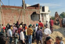 рдирдпрд╛рдЧрд╛рдВрд╡ рдХреЗ рдкрд╛рд╕ рдЧрд╛рдВрд╡ рдмрдбреА рдХрд░реЛрд░рд╛рдВ рдХреА┬ардЕрд╡реИрдз рдХреЙрд▓реЛрдиреА рдореЗрдВ рдЪрд▓рд╛ рдЧрдорд╛рдбрд╛ рдХрд╛ рдкреАрд▓рд╛ рдкрдВрдЬрд╛