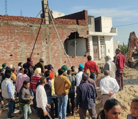 рдирдпрд╛рдЧрд╛рдВрд╡ рдХреЗ рдкрд╛рд╕ рдЧрд╛рдВрд╡ рдмрдбреА рдХрд░реЛрд░рд╛рдВ рдХреА┬ардЕрд╡реИрдз рдХреЙрд▓реЛрдиреА рдореЗрдВ рдЪрд▓рд╛ рдЧрдорд╛рдбрд╛ рдХрд╛ рдкреАрд▓рд╛ рдкрдВрдЬрд╛