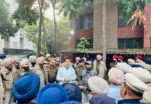 เจเฉเจฐเฉเจซเจฟเจ เจเจฐเจฎเจเจพเจฐเฉเจเจ เจฆเฉ เจเฉเจฐเฉเจซเจฟเจ เจเฉฐเจชเจฒเฉเจเจธ, เจชเฉเจฒเจฟเจธ เจฒเจพเจเจจ เจตเจฟเจเฉ เจเฉเจคเฉ เจเจ เจฎเฉเจเจฟเฉฐเจ |