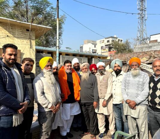 ਵਿਧਾਇਕ ਪਰਾਸ਼ਰ ਨੇ ਬੁੱਢੇ ਨਾਲੇ ਦੇ ਦੂਜੇ ਪਾਸੇ ਸੜਕ ਬਣਾਉਣ ਲਈ ਚੱਲ ਰਹੇ ਕੰਮ ਦਾ ਕੀਤਾ ਨਿਰੀਖਣ