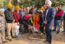 ਵਿਧਾਇਕ ਅਸ਼ੋਕ ਪਰਾਸ਼ਰ ਪੱਪੀ ਨੇ ਵੀਰਵਾਰ ਨੂੰ ਵਾਰਡ ਨੰਬਰ 74 (ਪੁਰਾਣਾ ਵਾਰਡ ਨੰਬਰ 51) ਵਿੱਚ ਇੱਕ ਟਿਊਬਵੈੱਲ ਲਗਾਉਣ ਦੇ ਪ੍ਰੋਜੈਕਟ ਦੀ ਕੀਤੀ ਸ਼ੁਰੂਆਤ