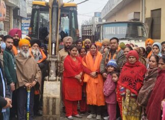 ਵਿਧਾਇਕ ਛੀਨਾ ਵੱਲੋਂ ਮਹਾਂ ਸਿੰਘ ਨਗਰ ‘ਚ ਪਾਣੀ ਦੀਆਂ ਪਾਈਪਾਂ ਦੇ ਪ੍ਰੋਜੇਕਟ ਦਾ ਉਦਘਾਟਨ, ਵਸਨੀਕਾਂ ਦੀ 25 ਸਾਲ ਪੁਰਾਣੀ ਮੰਗ ਨੂੰ ਪਿਆ ਬੂਰ