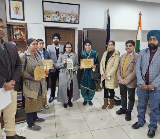 ਡਿਪਟੀ ਕਮਿਸ਼ਨਰ ਸੁਰਭੀ ਮਲਿਕ ਵਲੋਂ ਚਾਰ ਮਹਿਲਾ ਕਿਸਾਨਾਂ ਦਾ ਸਨਮਾਨ