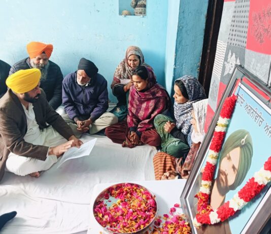 เจถเจนเฉเจฆ เจ
เจเจจเฉเจตเฉเจฐ เจ
เจเฉ เจเฉเจฎเจพเจฐ เจฆเฉ เจชเจฐเจฟเจตเจพเจฐ เจจเฉเฉฐ เจฎเฉเฉฑเจ เจฎเฉฐเจคเจฐเฉ เจจเฉ เจตเจฟเฉฑเจคเฉ เจธเจนเจพเจเจคเจพ เจตเจเฉเจ เจเจ เจเจฐเฉเฉ เจฐเฉเจชเจ เจฆเจพ เจเฉเฉฑเจ เจธเฉเจเจชเจฟเจ