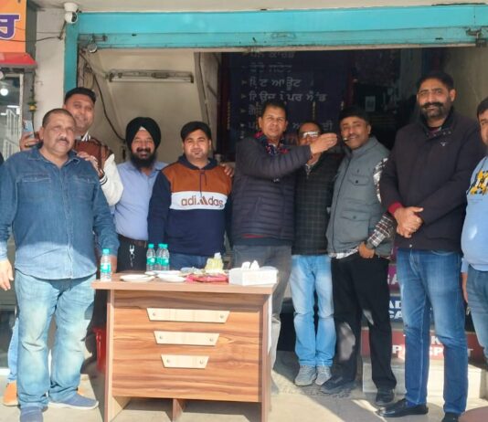 ਵਿਵੇਕ ਨਗਰ ਵੈਲਫੇਅਰ ਸੋਸਾਇਟੀ ਪ੍ਰਧਾਨ ਸ੍ਰੀ ਵਿਜੇ ਕਪੂਰ ਦਾ ਜਨਮਦਿਨ ਬੜੀ ਧੂਮਧਾਮ ਦੇ ਨਾਲ ਮਨਾਇਆ ਗਿਆ :ਪ੍ਰਧਾਨ ਸੰਜੀਵ ਬਿੱਟੂ