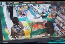 ਦਾਤਰਾਂ ਦੇ ਜ਼ੋਰ ‘ਤੇਫਾਰਮੇਸੀ ਸਟੋਰ ਦੇ ਕਰਮਚਾਰੀ ਨੂੰ ਬੰਧਕ ਬਣਾ ਕੇ 10 ਹਜ਼ਾਰ ਰੁਪਏ ਲੁੱਟੇ, ਖੋਹਿਆ ਮੋਬਾਈਲ