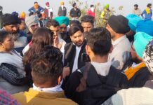 ਸ਼ੰਬੂ ਬਾਰਡਰ ਤੇ ਜਖਮੀ ਕਿਸਾਨਾਂ ਦਾ ਹਾਲ ਦੇਖ ਭੜਕੇ ਬੀ.ਜੇ.ਪੀ ਸਰਕਾਰ ਨੂੰ ਪਾਈਆਂ ਲਾਹਨਤਾਂ : ਰਾਕੇਸ਼ ਕੁਮਾਰ ਕਿਹਾ : ਇੱਕ ਰੇਹੜੀ ਫੜ੍ਹੀ ਵਾਲਾ ਆਪਣਾ ਸਾਮਾਨ ਆਪਣੀ ਮਰਜੀ ਮੁਤਾਬਕ ਵੇਚ ਸਕਦਾ ਹੈ ਤਾਂ ਕਿਸਾਨ ਕਿਉ ਨਹੀਂ ?