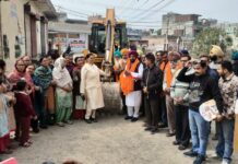 ਵਾਰਡ ਨੰਬਰ 15 ਚ ਕਰੀਬ 70 ਲੱਖ ਦੀ ਲਾਗਤ ਨਾਲ ਹੋਣ ਵਾਲੇ ਵਿਕਾਸ ਕਾਰਜਾਂ ਦਾ ਵਿਧਾਇਕ ਗਰੇਵਾਲ ਵੱਲੋਂ ਕੀਤਾ ਗਿਆ ਉਦਘਾਟਨ