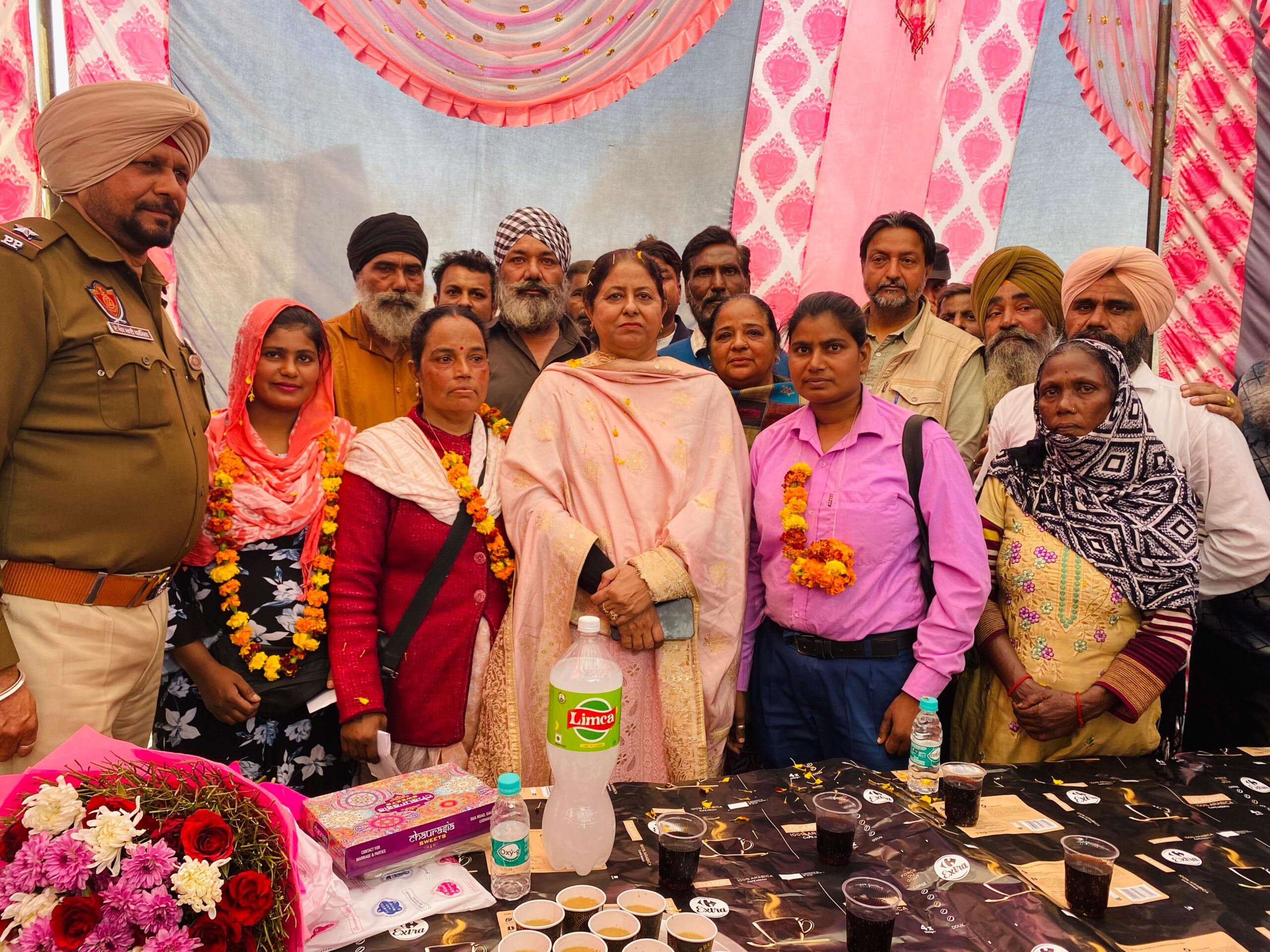 ਅੰਤਰਰਾਸ਼ਟਰੀ ਮਹਿਲਾ ਦਿਵਸ ਮੌਕੇ ਵਿਧਾਇਕ ਰਜਿੰਦਰਪਾਲ ਕੌਰ ਛੀਨਾ ਵੱਲੋਂ ਔਰਤਾਂ ਦਾ ਸਨਮਾਨ , ਕਿਹਾ – ਔਰਤਾਂ ਨੂੰ ਕਾਰੋਬਾਰ ਦੇ ਖੇਤਰ ‘ਚ ਆਤਮ ਨਿਰਭਰ ਬਣਨਾ ਚਾਹੀਦਾ ਹੈ