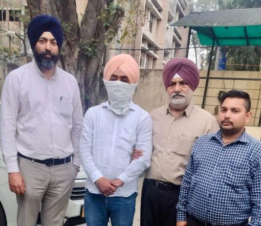 राजस्व पटवारी 34.70 लाख रुपये की रिश्वत लेने के दोष में विजीलेंस ब्यूरो द्वारा गिरफ्तार