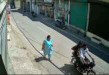 बाइक सवार दो बदमाशों ने एक बुजुर्ग महिला का झपट लिया पर्स