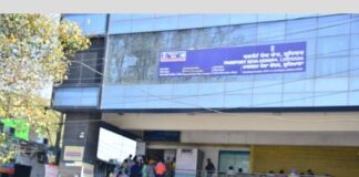 ਲੁਧਿਆਣਾ ਪਾਸਪੋਰਟ ਆਫਿਸ ਬਣਿਆ ਚਿੱਟੇ ਦਾ ਅੱਡਾ , ਚਾਹ ,ਜੂਸ ਅਤੇ ਕੁਲਚੇ ਦੀਆ ਰੇਹੜੀਆਂ ਵਾਲੇ ਬਣੇ ਨੇ ਏਜੇਂਟ , ਆਤਮ ਪਾਰਕ ਚੋਂਕੀ ਨੂੰ ਜਾਂਦੀ ਹੈ ਰਿਸ਼ਤਵਤ, ਇਸ ਲਈ ਨਹੀਂ ਕਰਦੇ ਰੇਡ , ਨਸ਼ੇੜੀ , ਚੋਰ ਅਤੇ ਜਮਾਨਤ ਤੇ ਆਏ ਗੁੰਡੇ ਲੋਕਾਂ ਨੂੰ ਅਵਾਜ਼ਾਂ ਮਾਰ ਬੁਲਾਂਦੇ ਤੇ ਜਲਦੀ ਕੰਮ ਕਰਵਾਓਣ ਦੇ ਮੰਗਦੇ 30 ਤੋਂ 35 ਹਾਜ਼ਰ ਰੁਪਏ