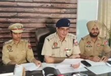 ਲੁੱਟ-ਖੋਹ ਕਰਨ ਵਾਲੇ ਗਿਰੋਹ ਦੇ 4 ਮੈਂਬਰ ਕਾਬੂ, 5 ਦੋਪਹਿਆ ਵਾਹਨ,10 ਮੋਬਾਈਲ ਫੋਨ, 1 ਲੋਹੇ ਦੀ ਰਾਡ ਅਤੇ ਤੇਜ਼ਧਾਰ ਹਥਿਆਰ ਵੀ ਬਰਾਮਦ।