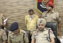 ਪੁਲਿਸ ਦੀ ਵਰਦੀ ਦੇ ਨਾਂ ‘ਤੇ ਲੋਕਾਂ ਤੋਂ ਪੈਸੇ ਵਸੂਲਣ ਵਾਲਾ ਫਰਜ਼ੀ ਸਬ ਇੰਸਪੈਕਟਰ ਗ੍ਰਿਫਤਾਰ