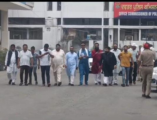 शिवसेना के वरिष्ठ नेता संदीप थापर गोरा पर जानलेवा हमले की हिमायत सोशल नेटवर्क पर कुछ वीडियो डाल कर समूह हिंदू समाज की भावनाओं को आहत करने का किया गया प्रयास