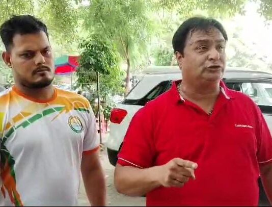 ਪੈਰਾ ਕਰਾਟੇ ਖਿਡਾਰੀ ਨੇ ਆਪਣੇ ਬੂਟ ਪਾਲਿਸ਼ ਕਰਕੇ ਪੰਜਾਬ ਸਰਕਾਰ ਖਿਲਾਫ ਕੀਤਾ ਰੋਸ ਪ੍ਰਦਰਸ਼ਨ