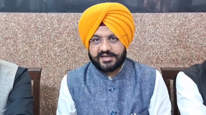 ਚੋਣ ਪ੍ਰਚਾਰ ਤੋ ਜਾਂਦੇ ਮੰਤਰੀ ਨੇ ਵਿਧਾਇਕ ਨਾਲ ਬਟਾਲਾ ਨੂੰ ਟੂਰਿਜਮ ਹੱਬ ਬਣਾਉਣ ਦਾ ਕੀਤਾ ਵਾਅਦਾ